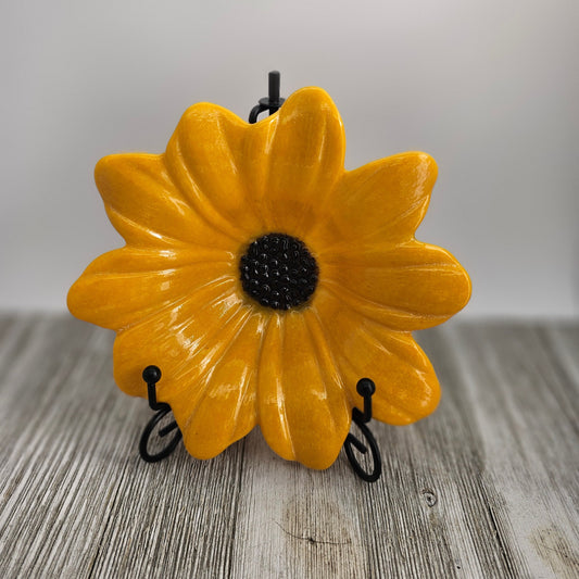 Handmade Fused Glass Daisy Bowl - Perfect Gift for Flower Lovers