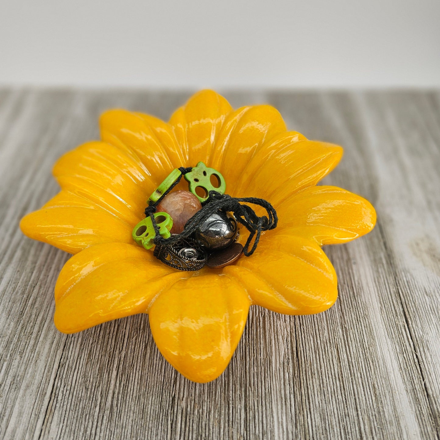 Handmade Fused Glass Daisy Bowl - Perfect Gift for Flower Lovers