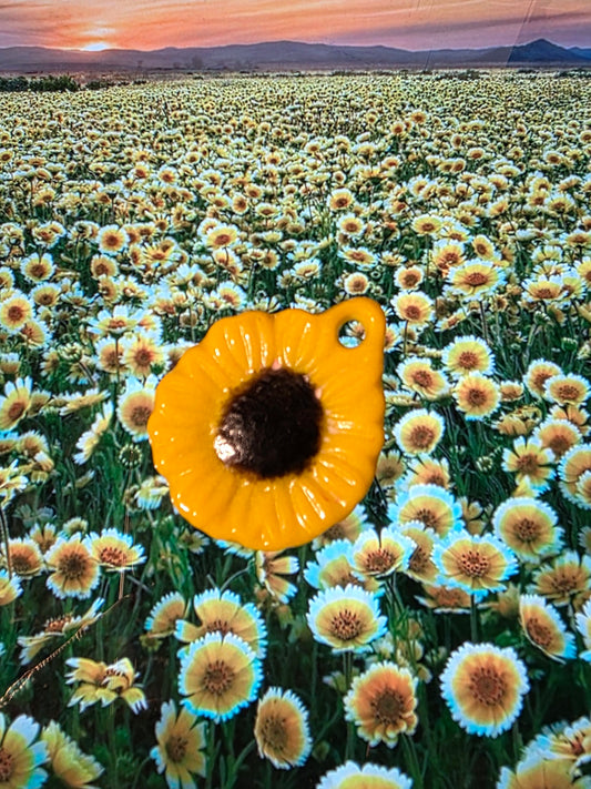 Handcrafted Glass Sunflower Pendant Necklace – Bright & Cheerful Flower Power Accessory