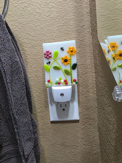 Handmade Fused Glass Garden Nightlight – LED Auto Sensor Flower, Strawberry & Bee Art