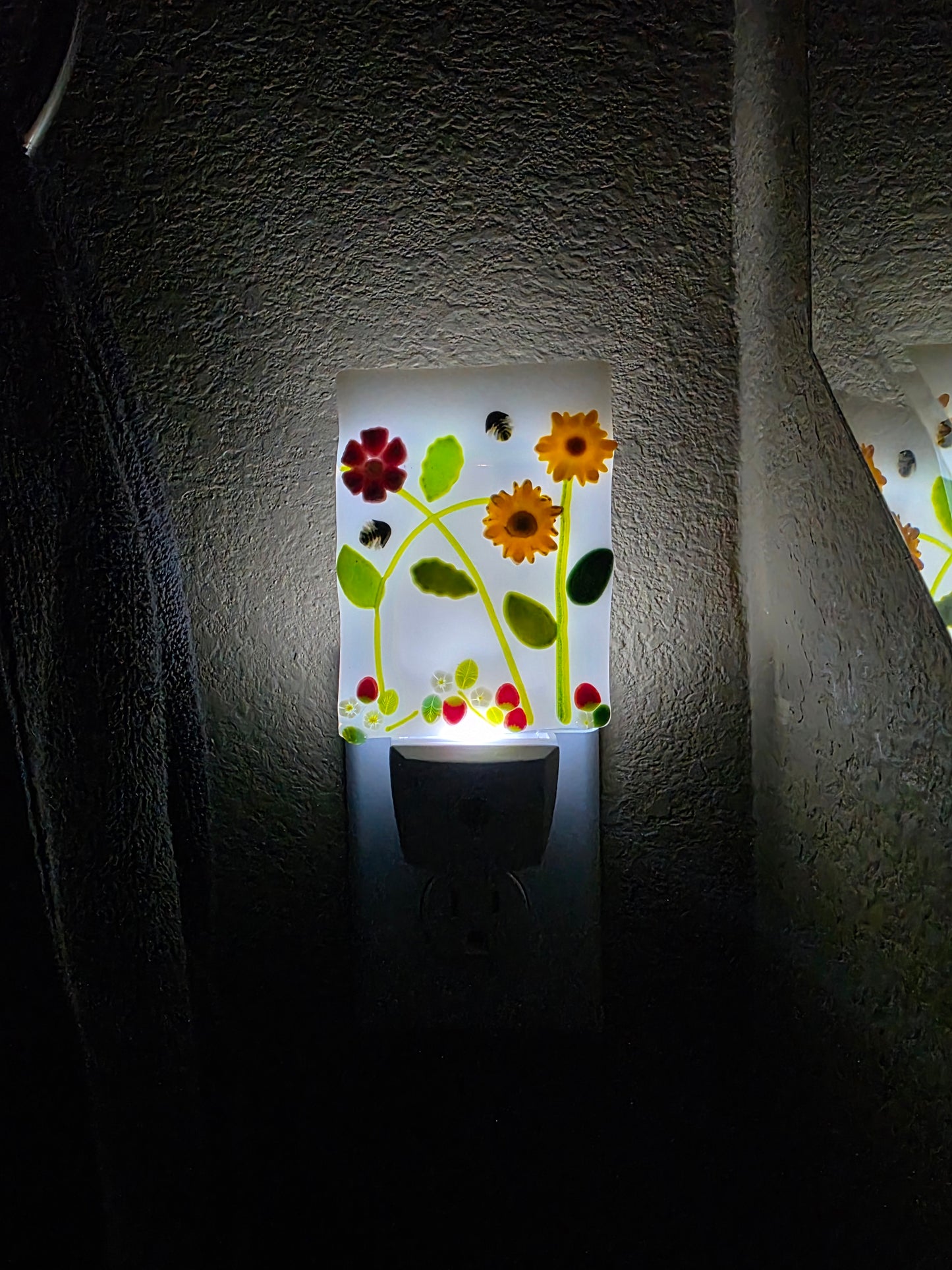 Handmade Fused Glass Garden Nightlight – LED Auto Sensor Flower, Strawberry & Bee Art
