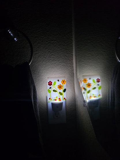 Handmade Fused Glass Garden Nightlight – LED Auto Sensor Flower, Strawberry & Bee Art