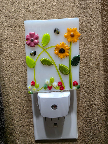 Handmade Fused Glass Garden Nightlight – LED Auto Sensor Flower, Strawberry & Bee Art