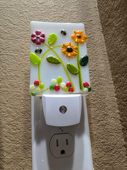 Handmade Fused Glass Garden Nightlight – LED Auto Sensor Flower, Strawberry & Bee Art